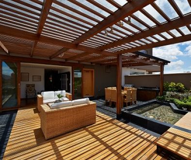 pergola with polycarbonate roofing